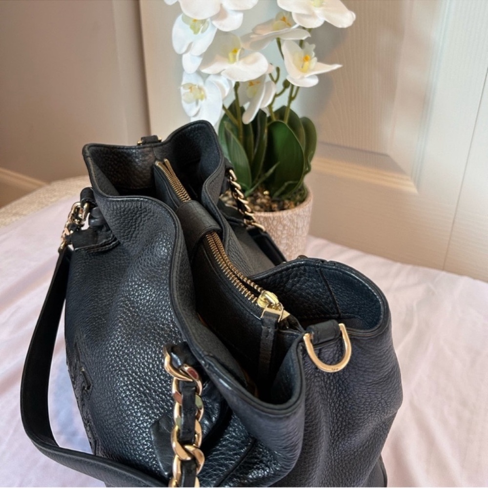 Tory Burch Black Leather Shoulder Bag with Gold Accents - Picture 6 of 16